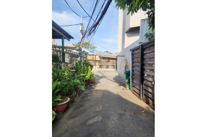 Cần bán nhà phố Q7 sổ riêng giá thấp